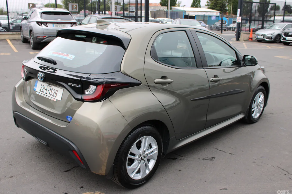 Toyota Yaris Hatchback, Petrol Hybrid, 2022, Green