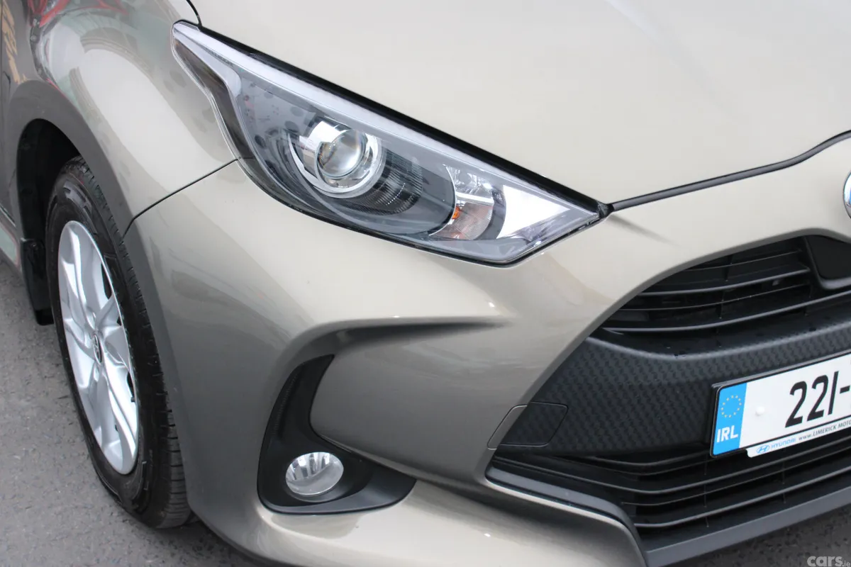 Toyota Yaris Hatchback, Petrol Hybrid, 2022, Green