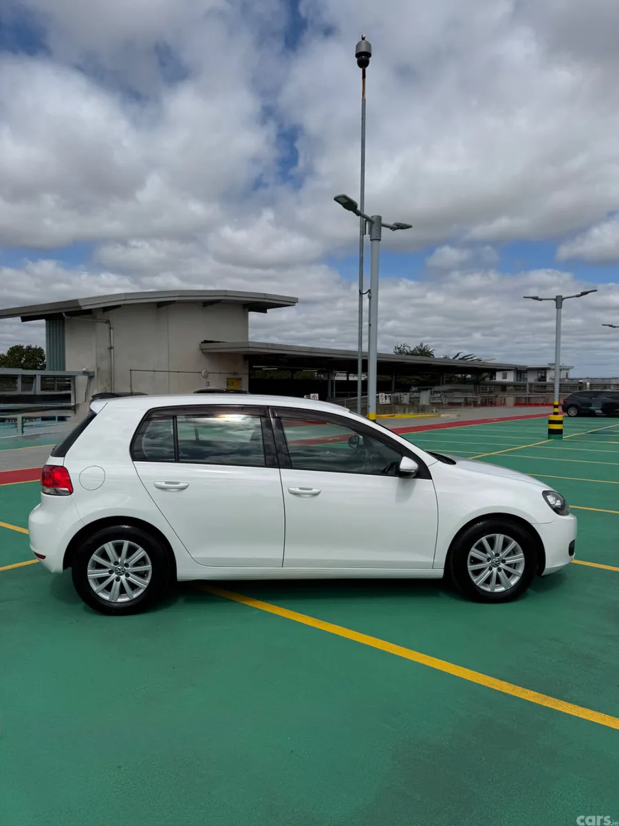 Volkswagen Golf Hatchback, Petrol, 2011, White