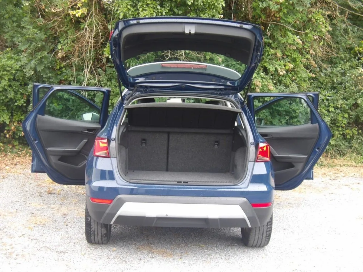 SEAT Arona SUV, Diesel, 2019, Blue