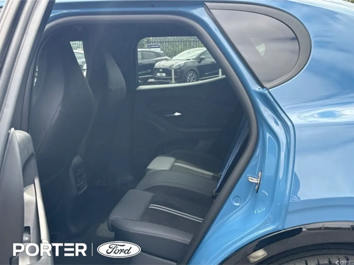 Ford Capri MPV, Electric, 2026, Blue