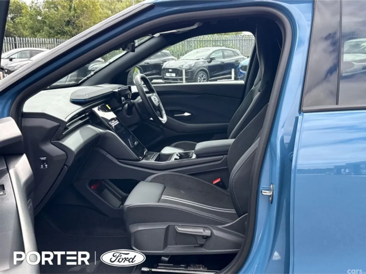 Ford Capri MPV, Electric, 2026, Blue