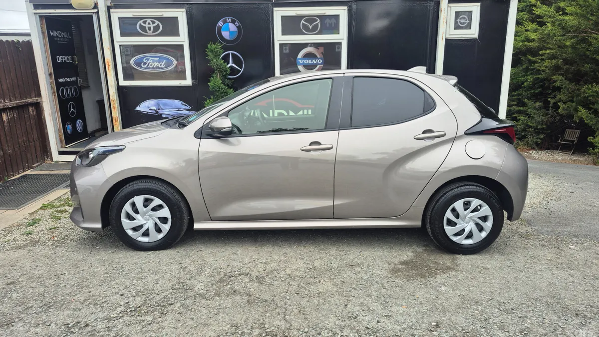 Toyota Yaris Hatchback, Petrol Hybrid, 2021, Brown