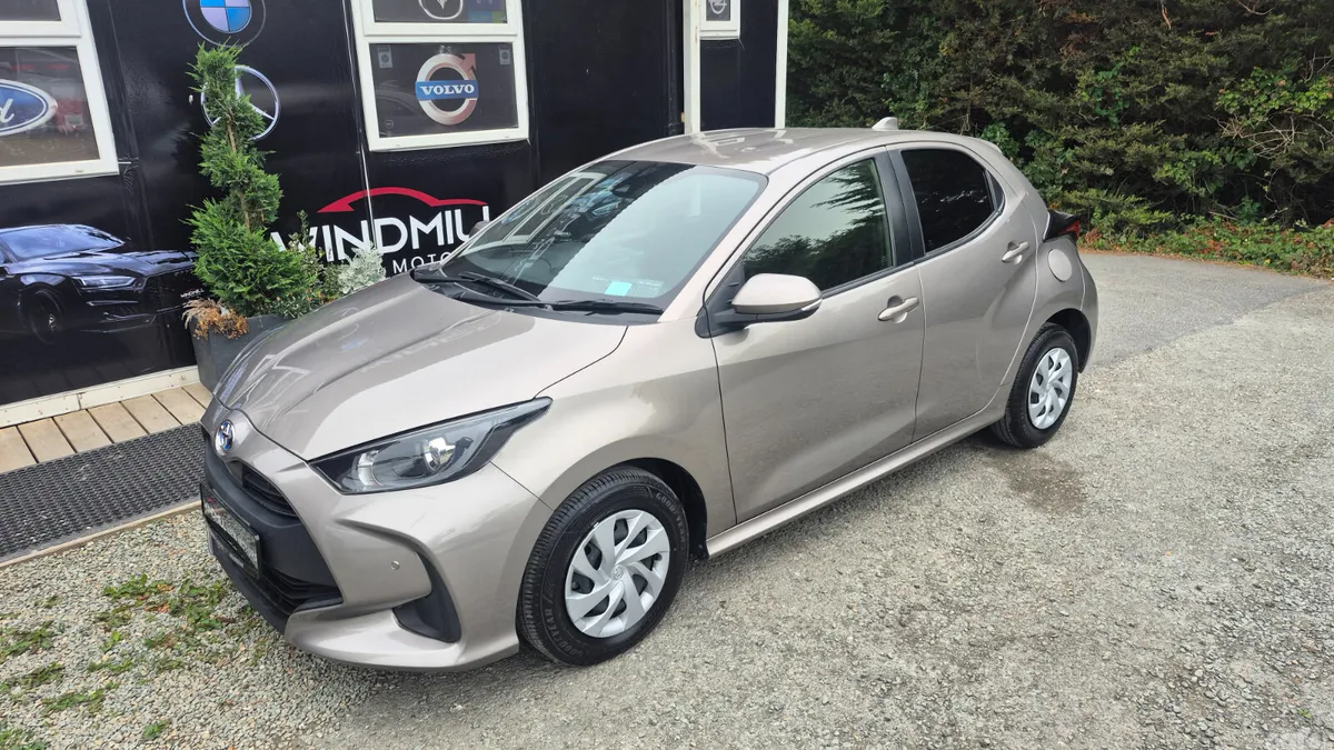 Toyota Yaris Hatchback, Petrol Hybrid, 2021, Brown