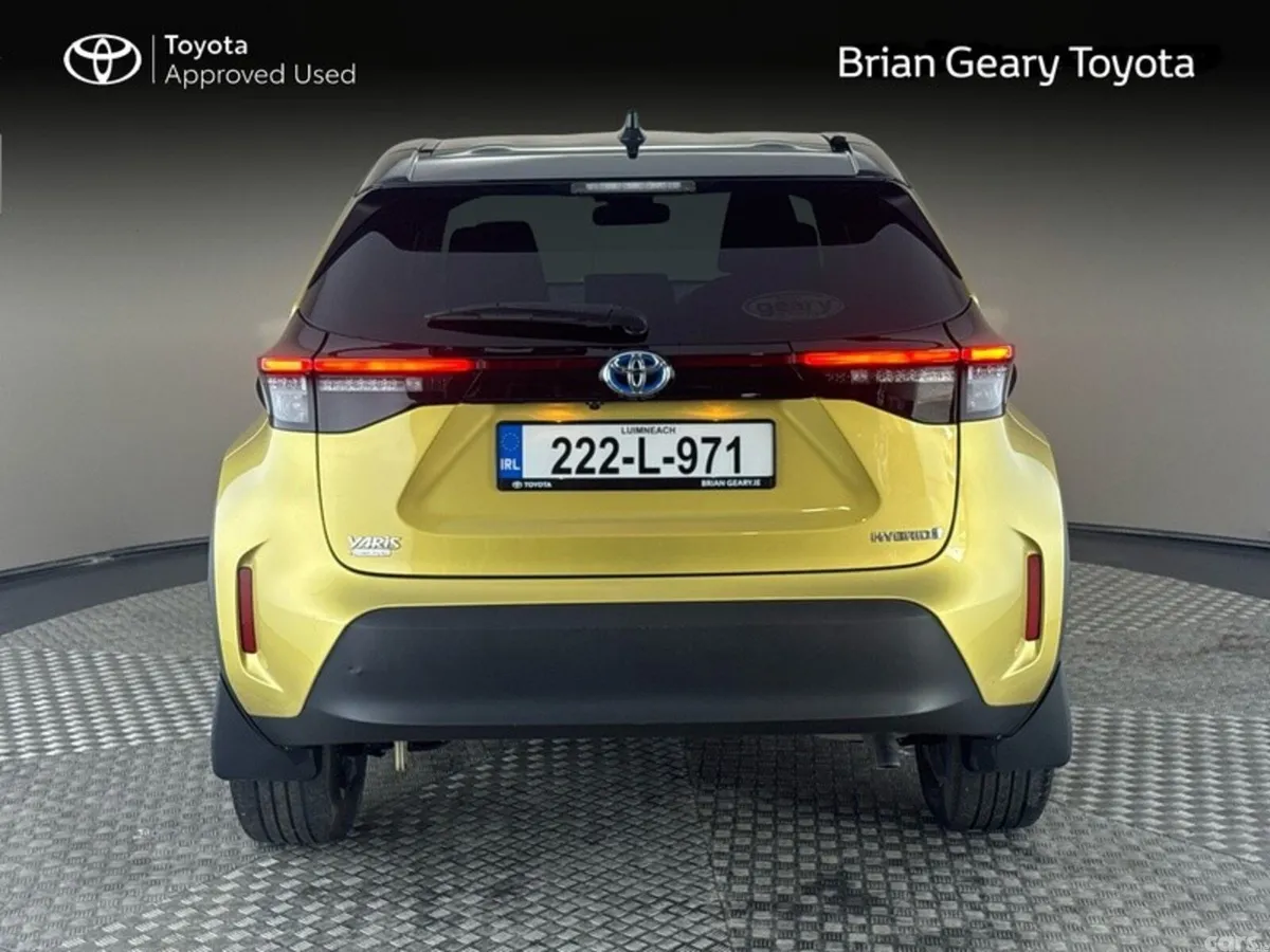 Toyota Yaris Cross Hatchback, Petrol Hybrid, 2022, Gold
