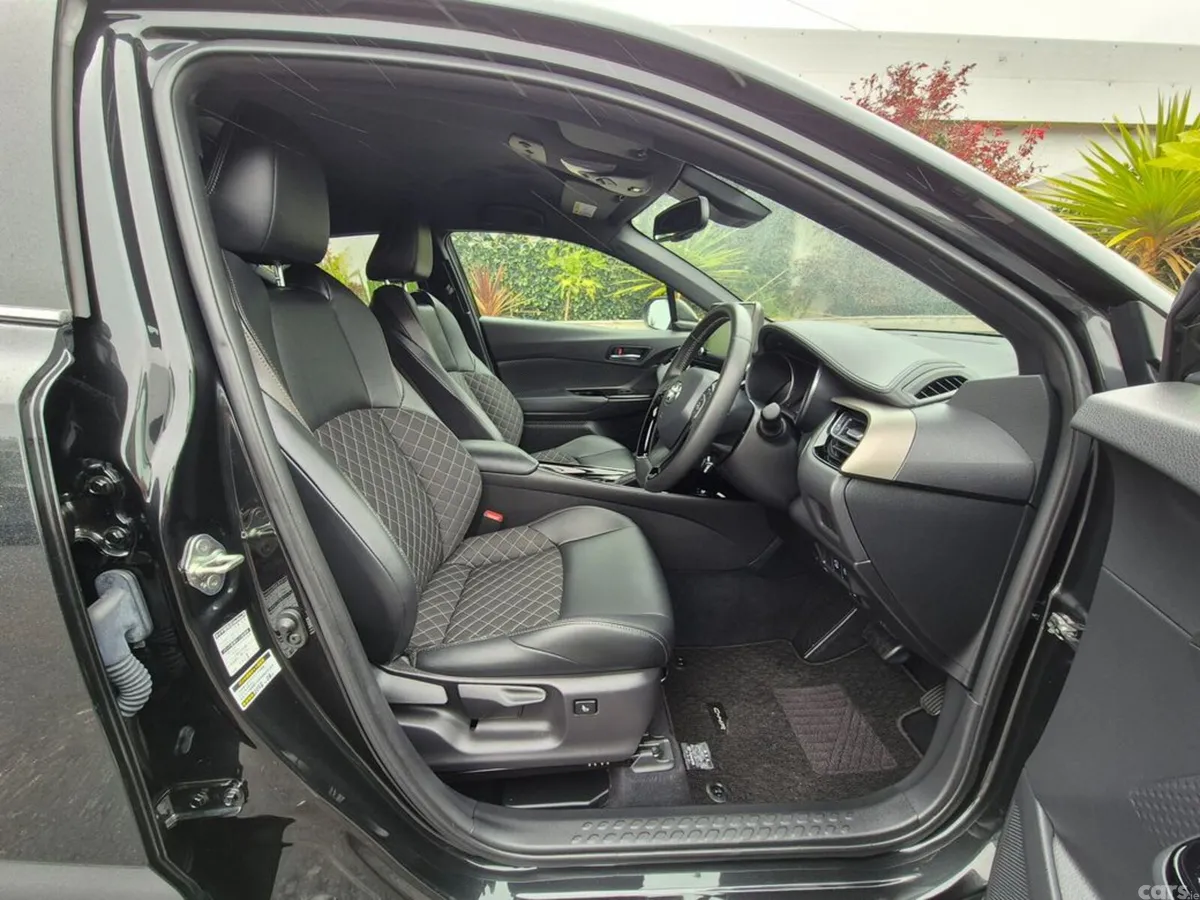 Toyota C-HR SUV, Petrol Hybrid, 2023, Black