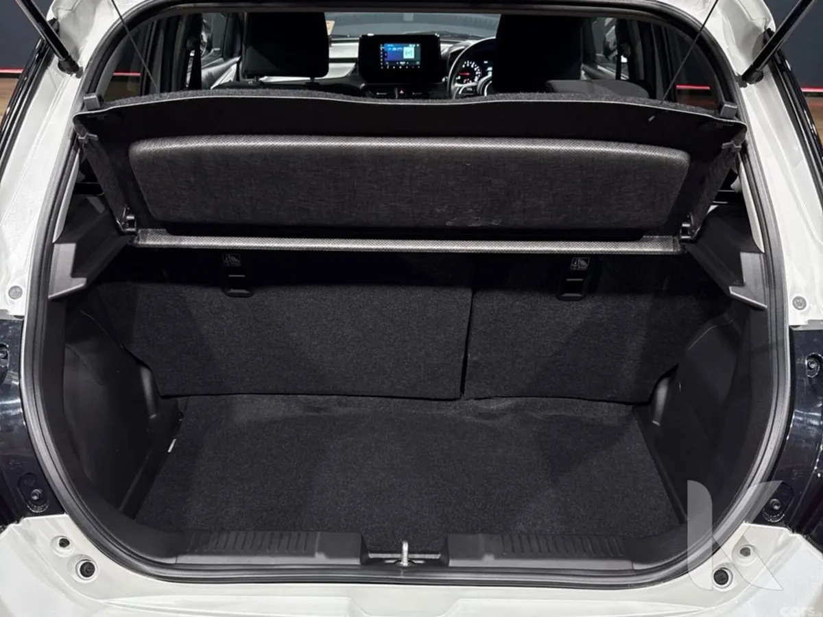 Suzuki Swift Hatchback, Petrol Hybrid, 2025, White