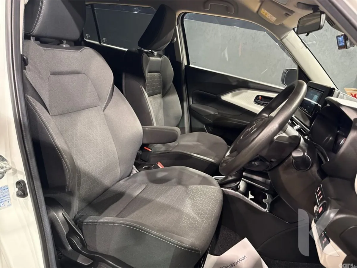 Suzuki Swift Hatchback, Petrol Hybrid, 2025, White