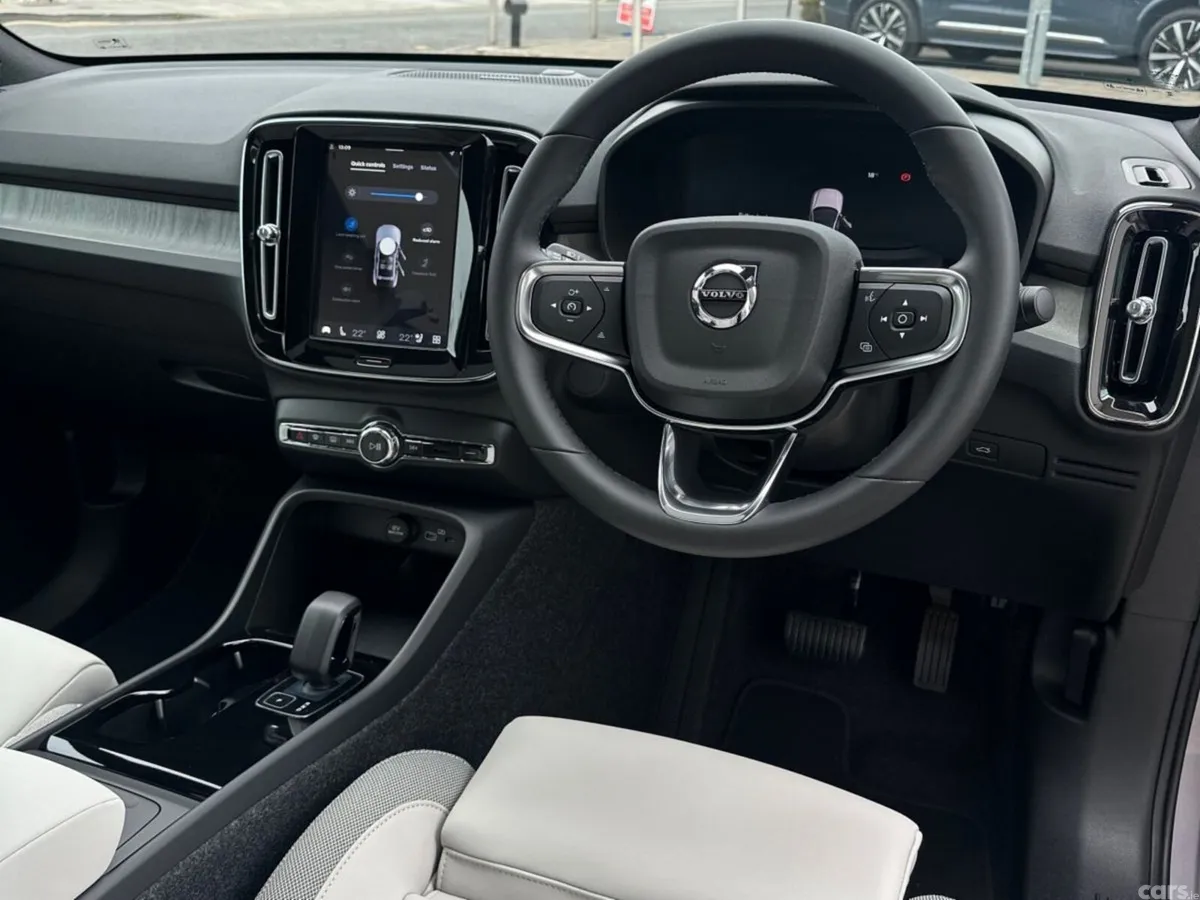 Volvo EC40 SUV, Electric, 2026, Silver