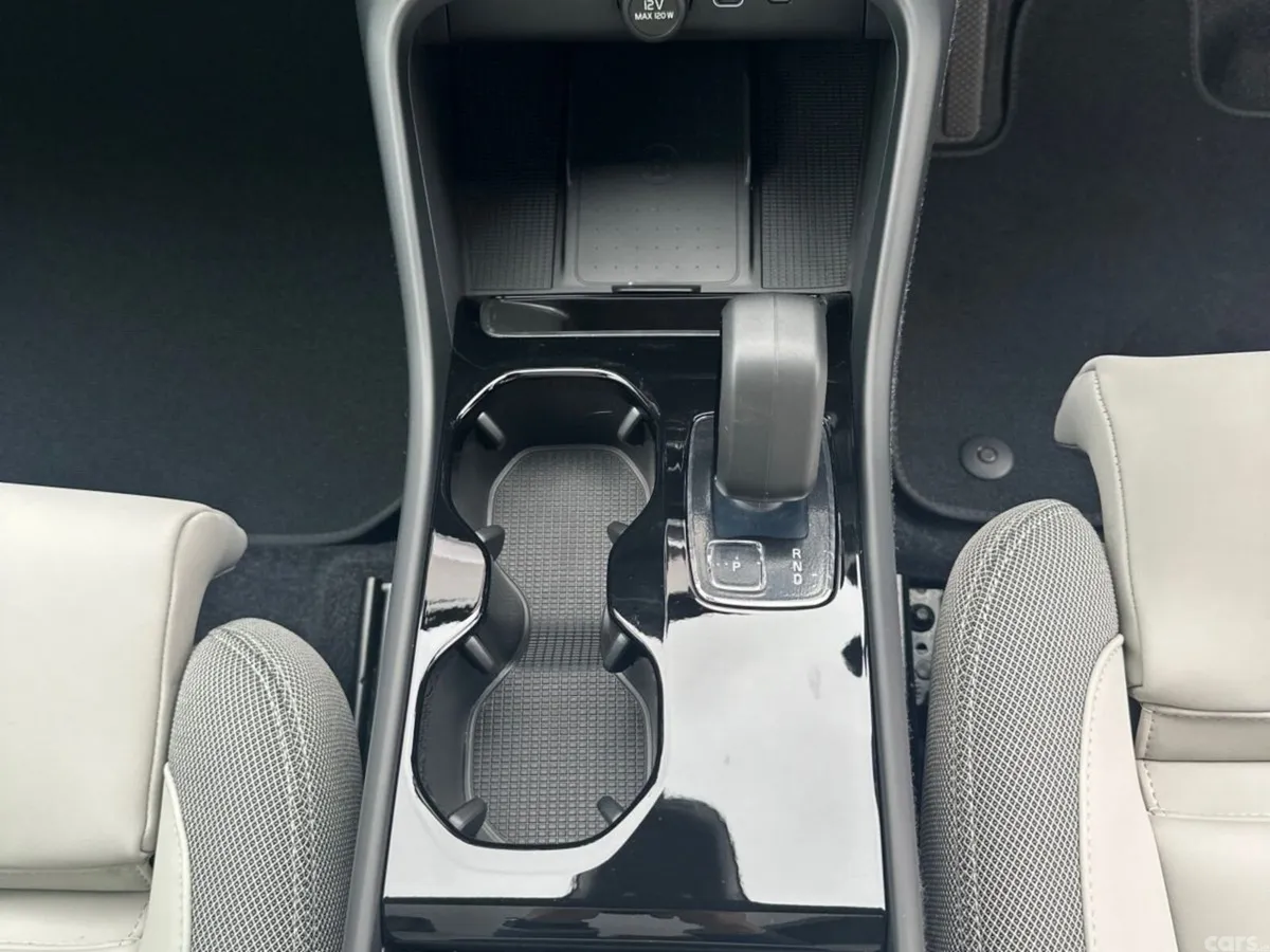 Volvo EC40 SUV, Electric, 2026, Silver