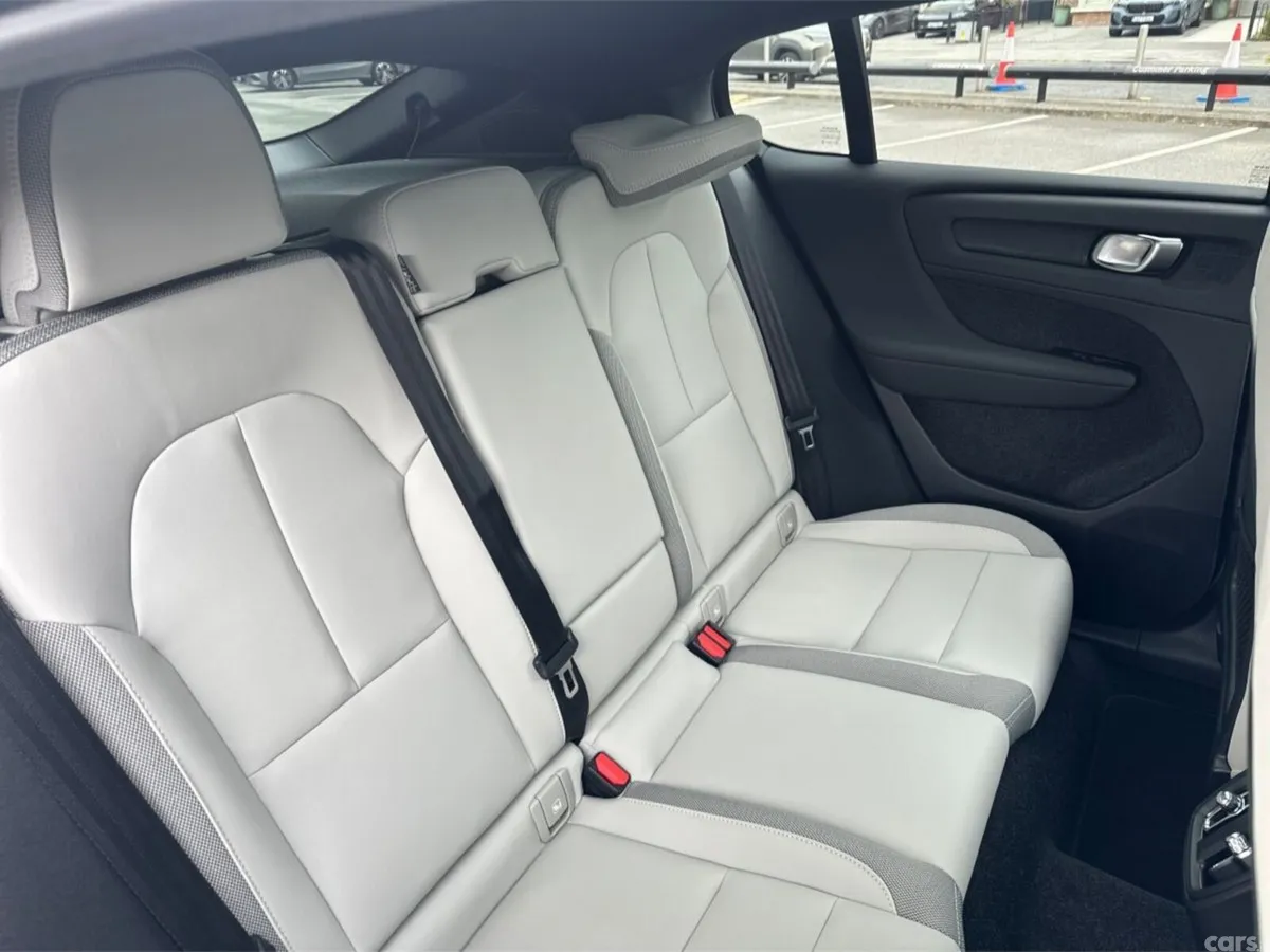 Volvo EC40 SUV, Electric, 2026, Silver