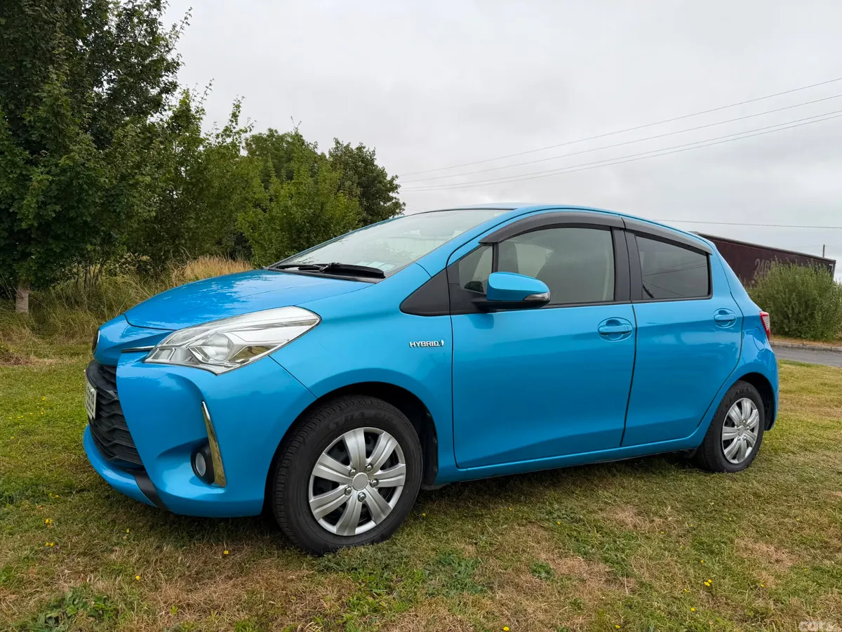 Toyota Vitz Hatchback, Petrol Hybrid, 2017, Blue