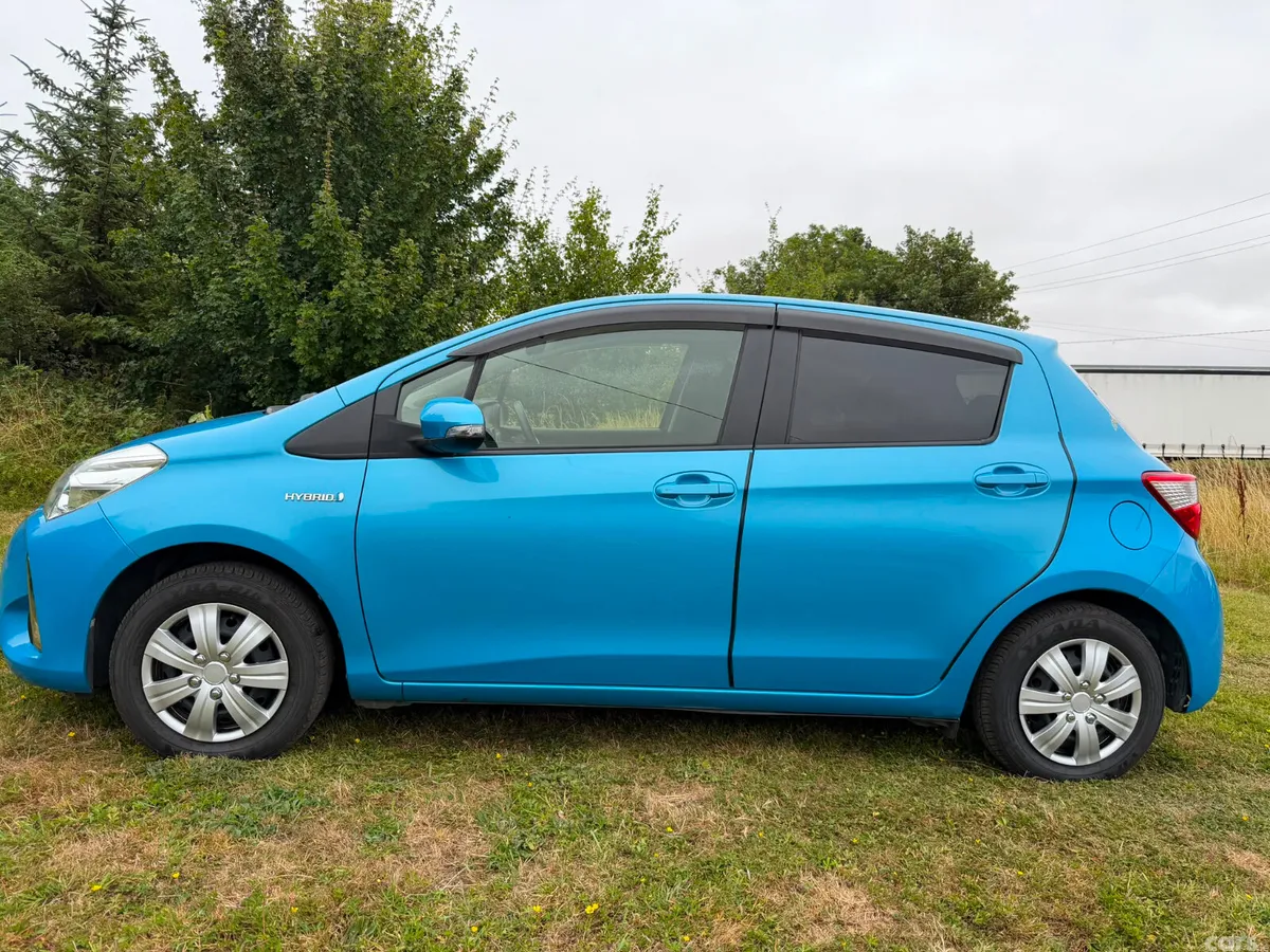 Toyota Vitz Hatchback, Petrol Hybrid, 2017, Blue