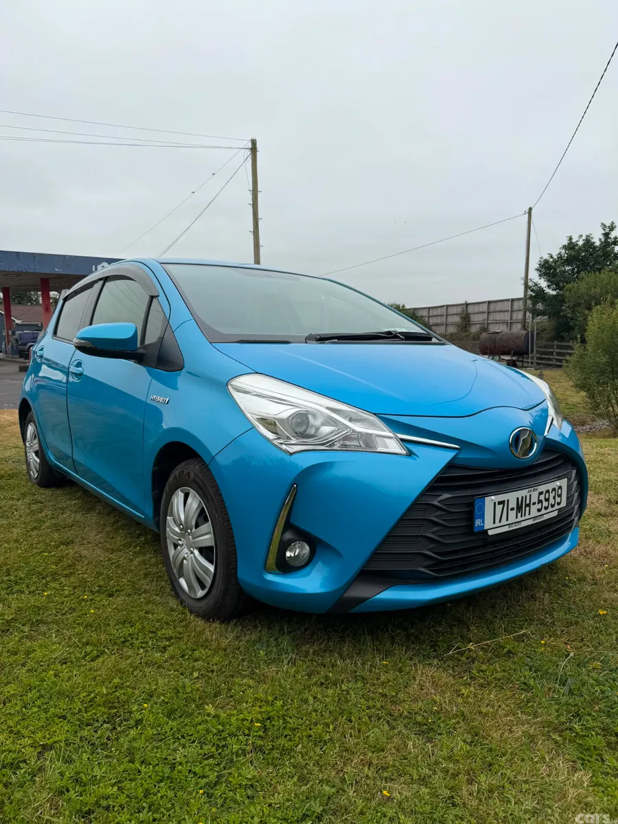 Toyota Vitz Hatchback, Petrol Hybrid, 2017, Blue
