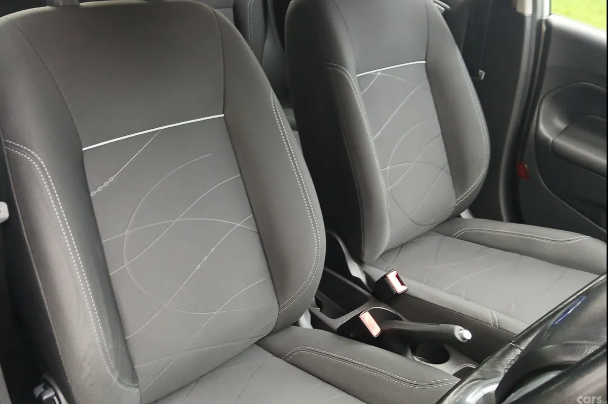 Ford Fiesta Hatchback, Petrol, 2016, Silver
