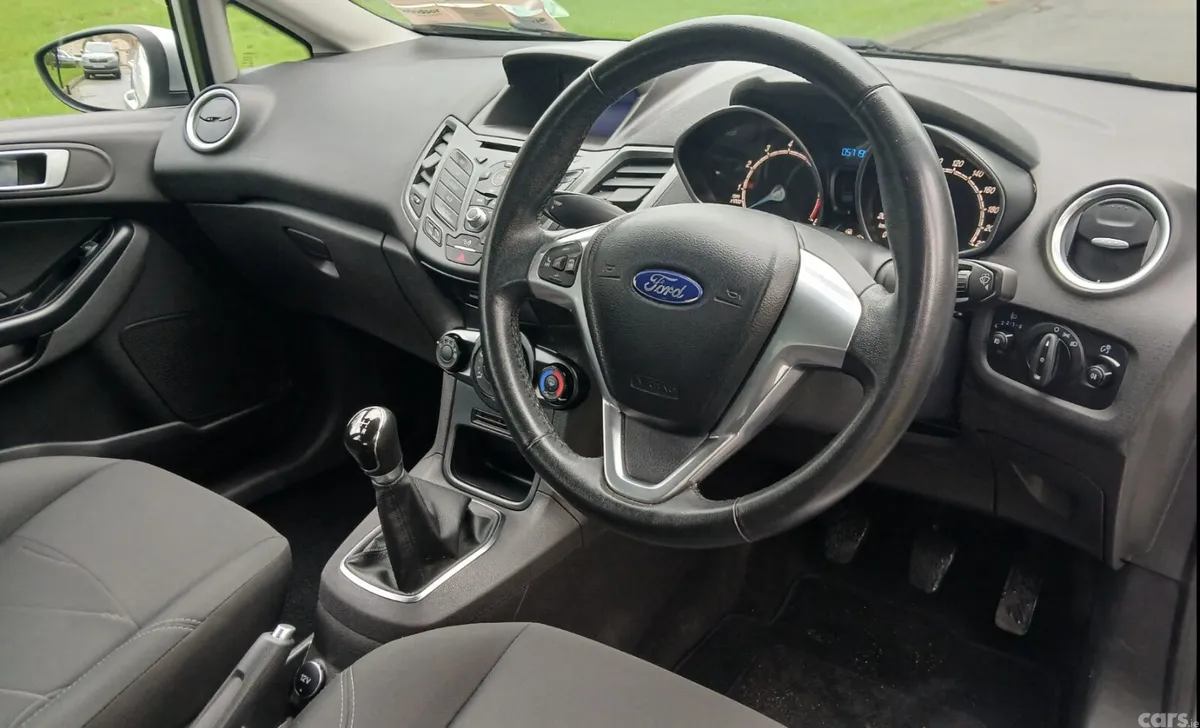 Ford Fiesta Hatchback, Petrol, 2016, Silver