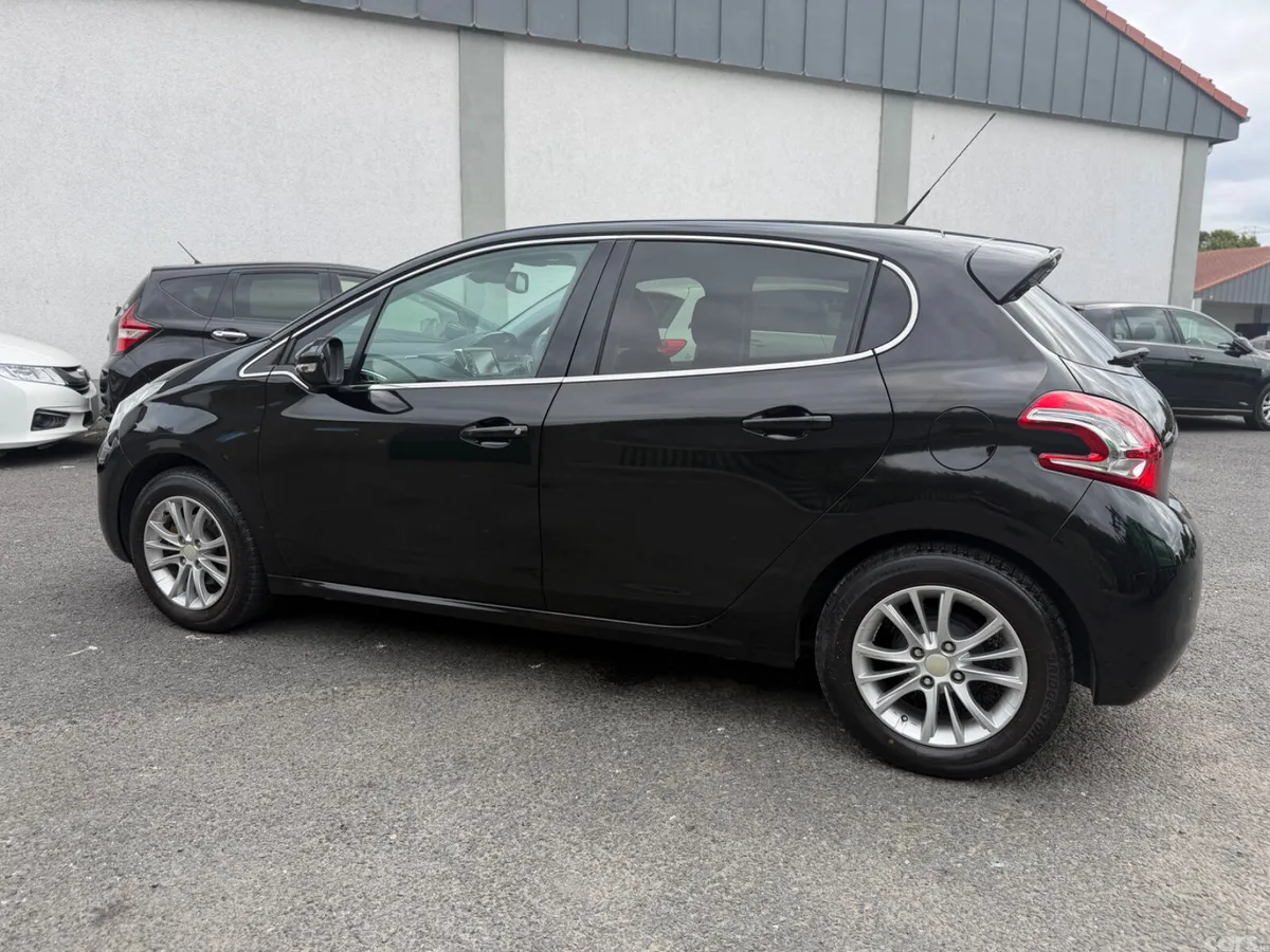 Peugeot 208 Hatchback, Petrol, 2015, Black