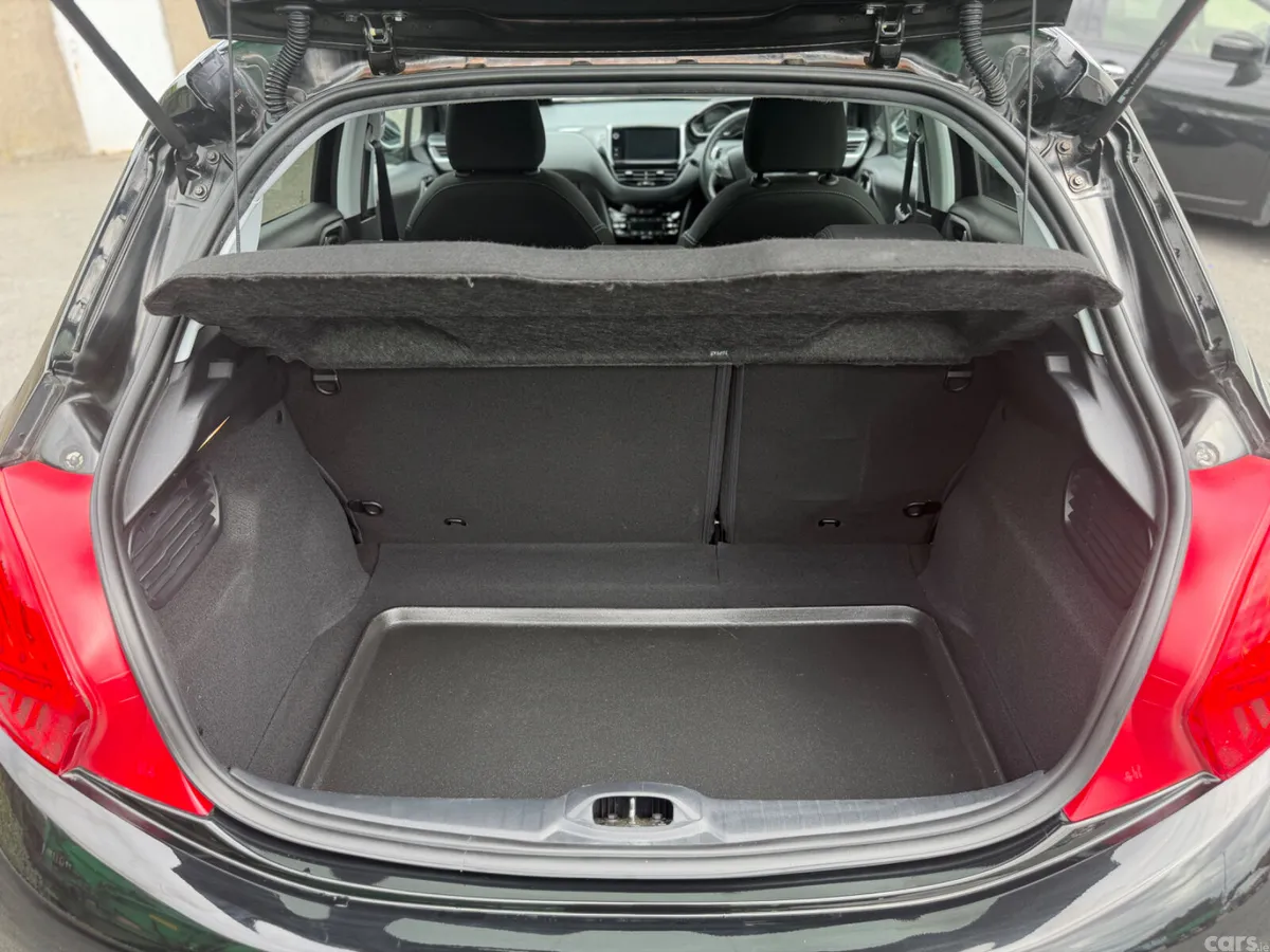 Peugeot 208 Hatchback, Petrol, 2015, Black