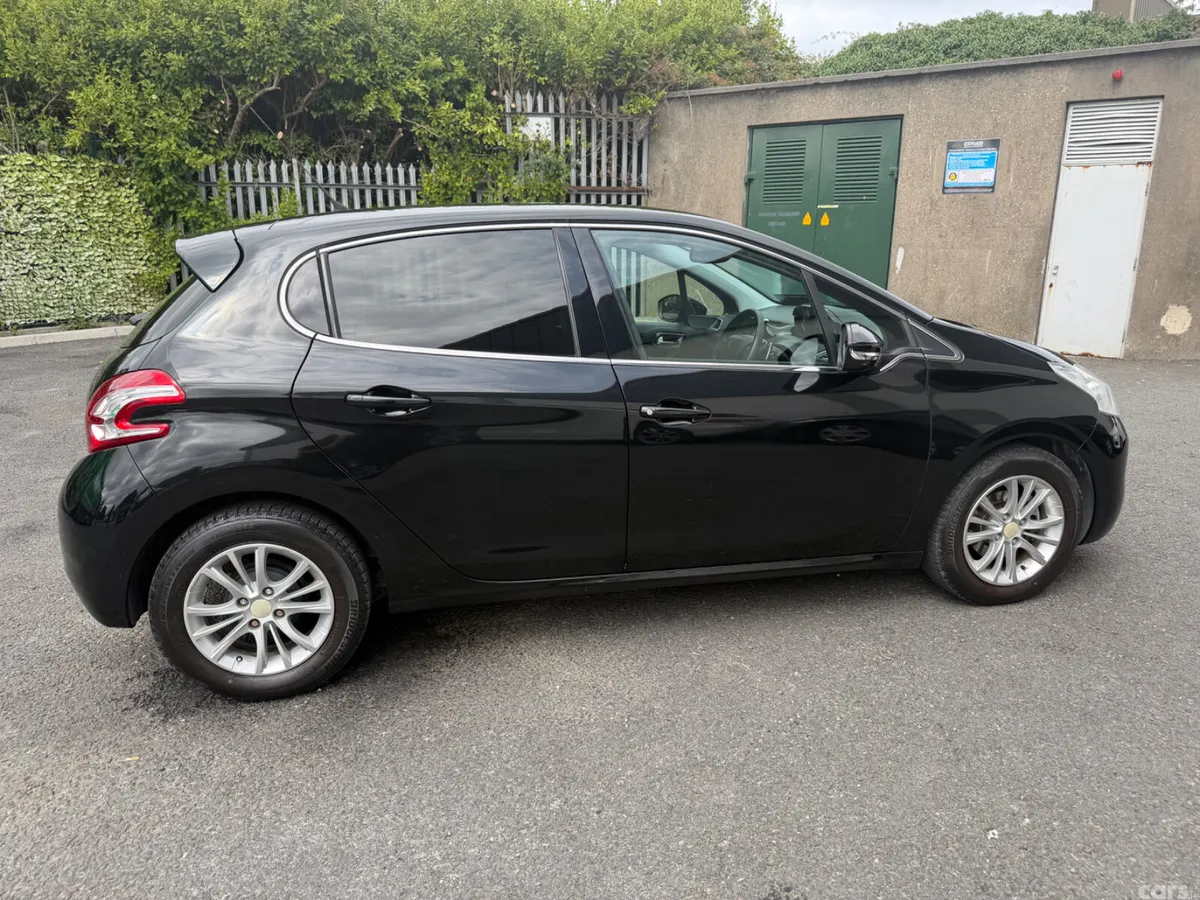 Peugeot 208 Hatchback, Petrol, 2015, Black