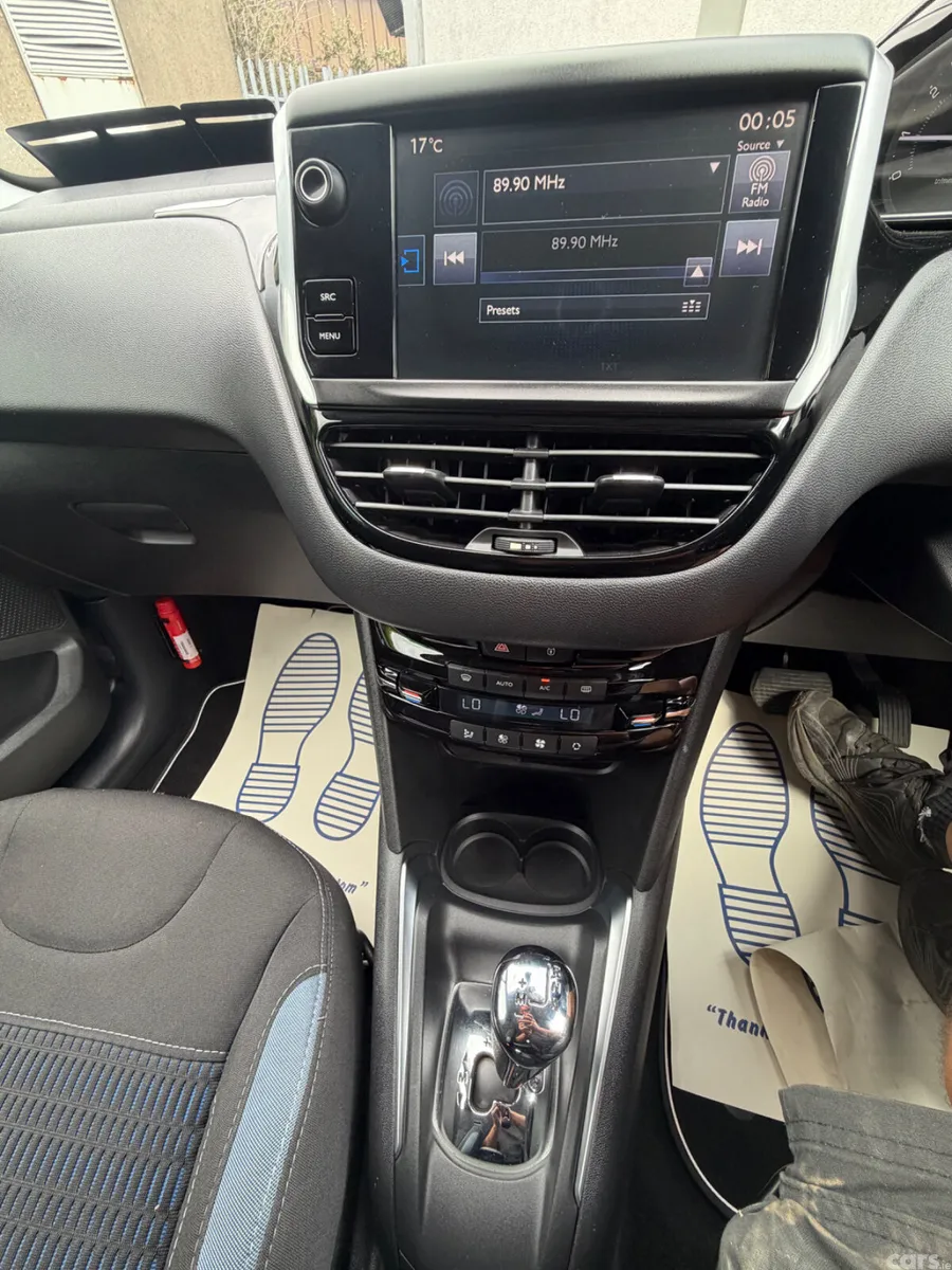Peugeot 208 Hatchback, Petrol, 2015, Black