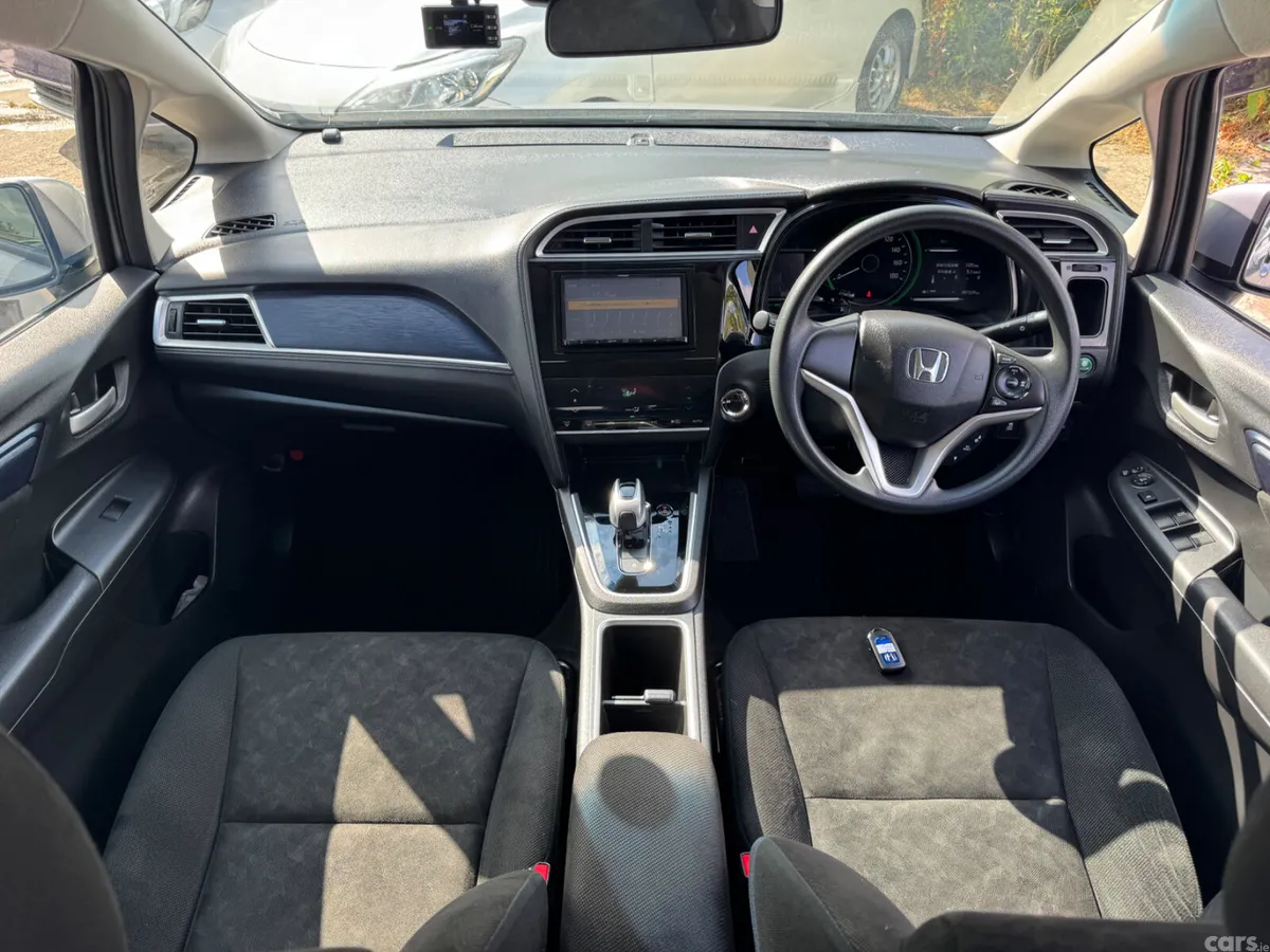 Honda Shuttle Estate, Petrol Hybrid, 2019, Silver