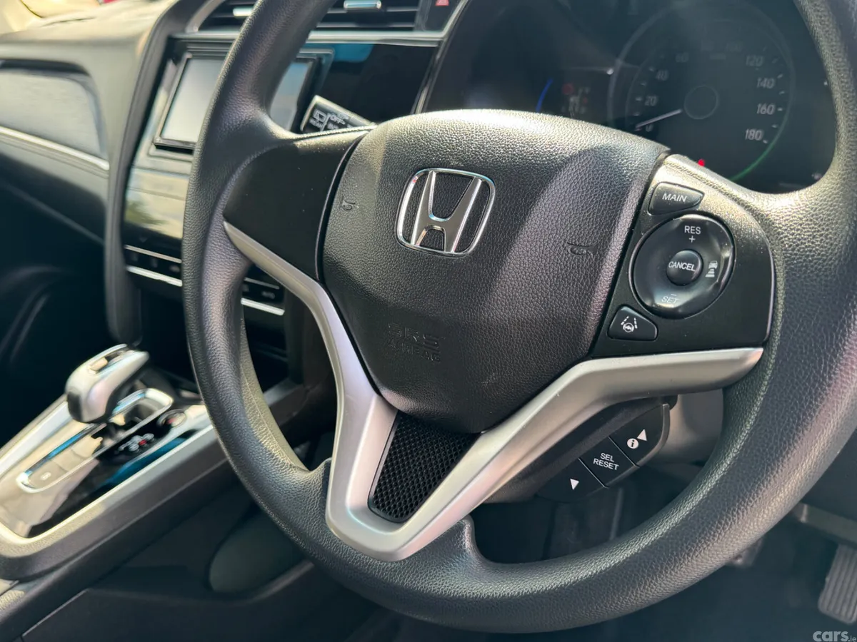 Honda Shuttle Estate, Petrol Hybrid, 2019, Silver