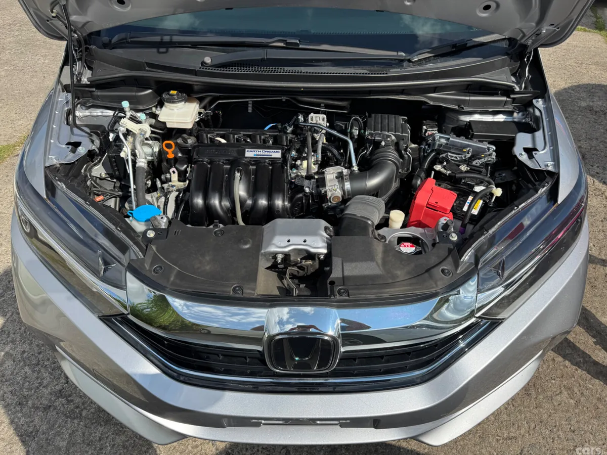 Honda Shuttle Estate, Petrol Hybrid, 2019, Silver