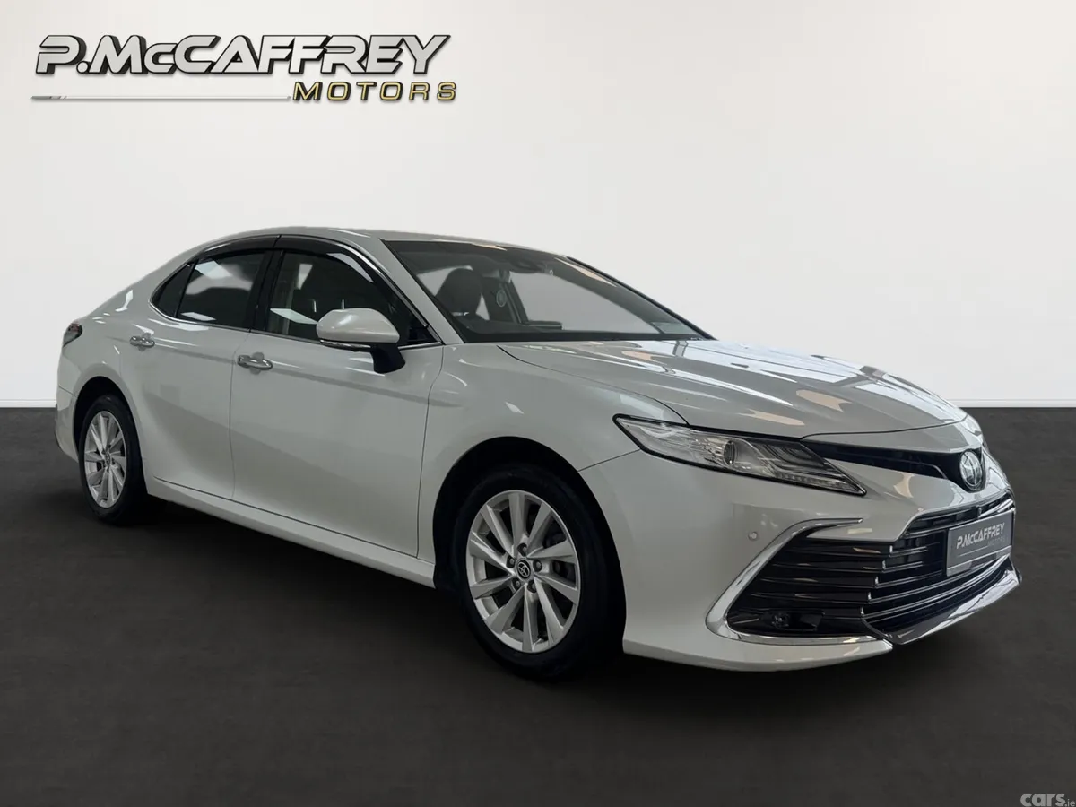 Toyota Camry Saloon, Petrol Hybrid, 2021, White