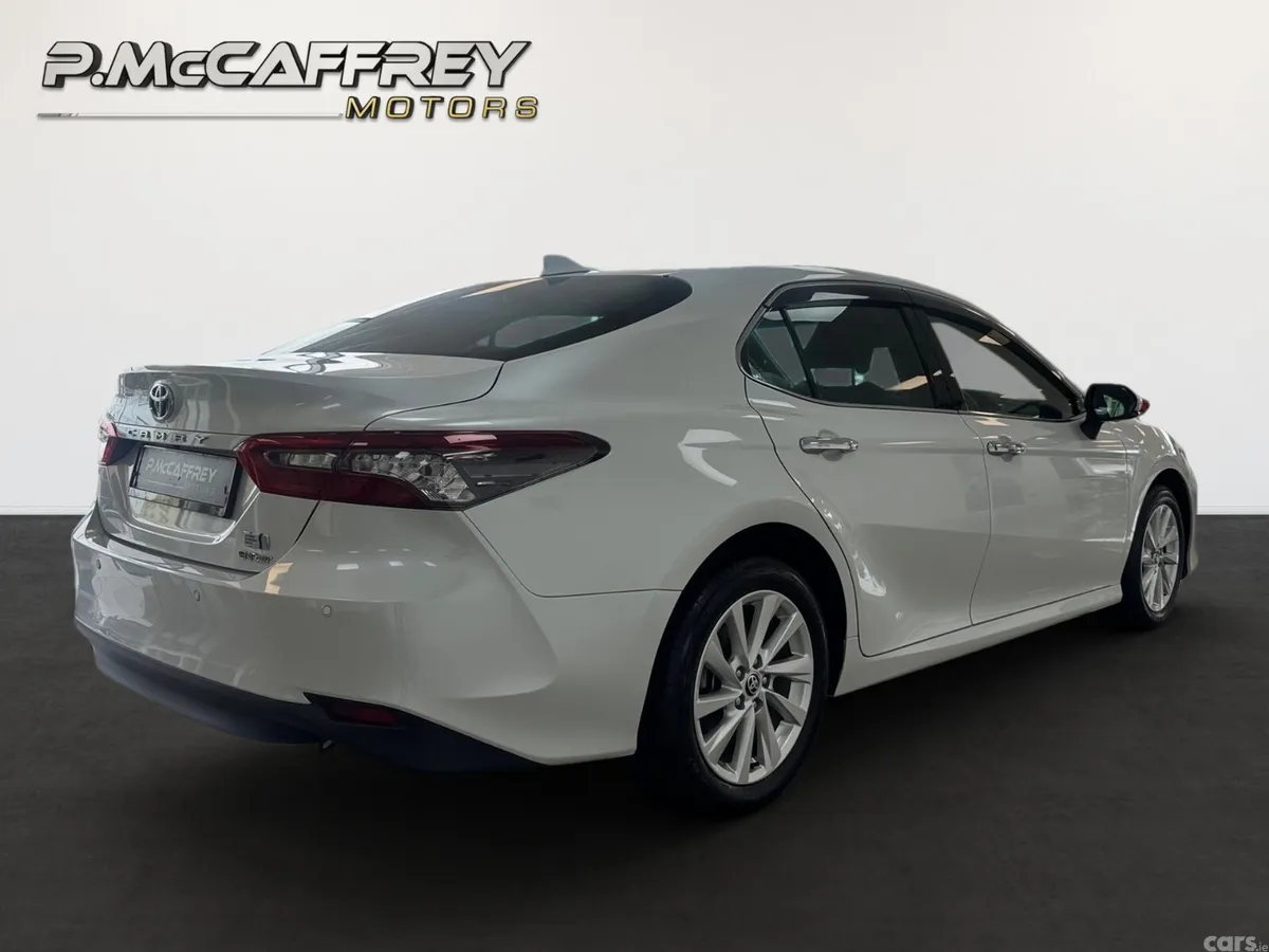 Toyota Camry Saloon, Petrol Hybrid, 2021, White