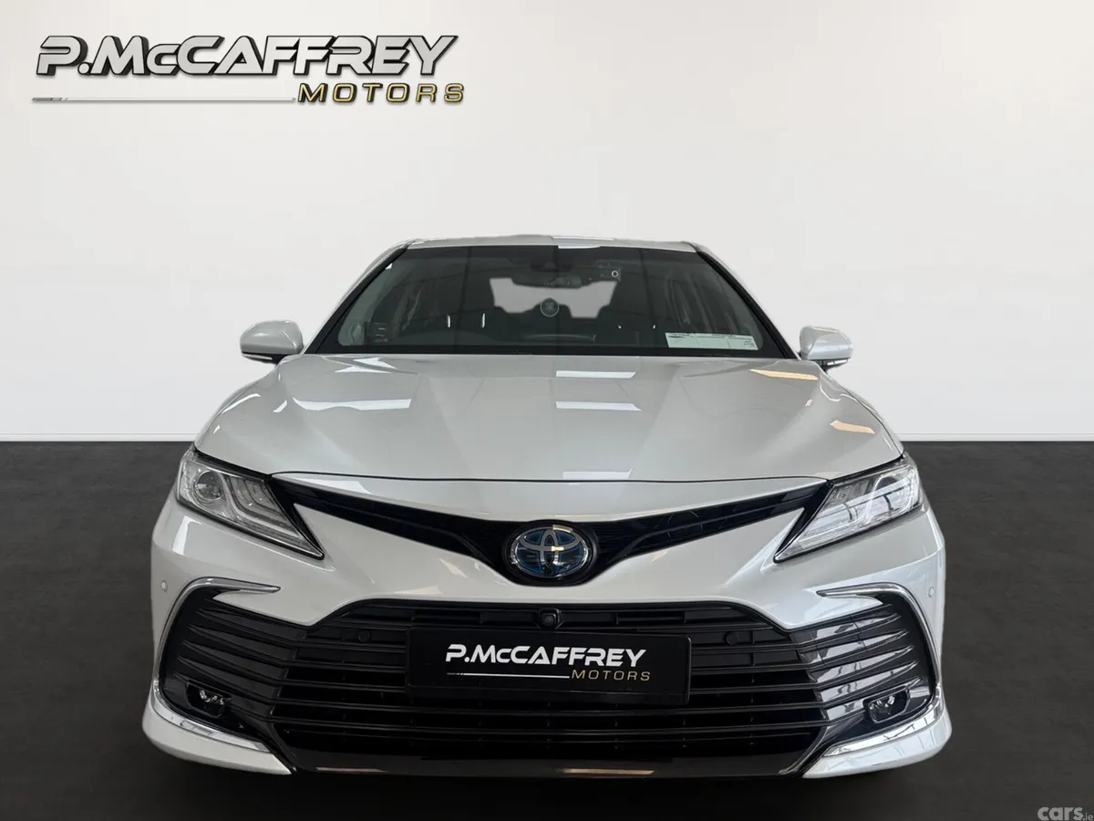 Toyota Camry Saloon, Petrol Hybrid, 2021, White