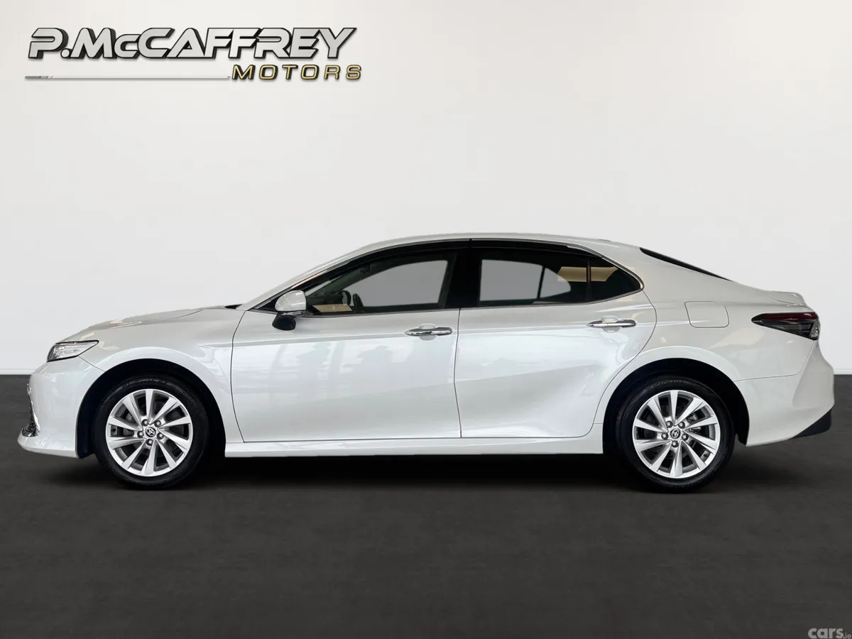 Toyota Camry Saloon, Petrol Hybrid, 2021, White