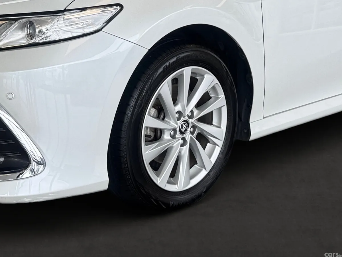Toyota Camry Saloon, Petrol Hybrid, 2021, White