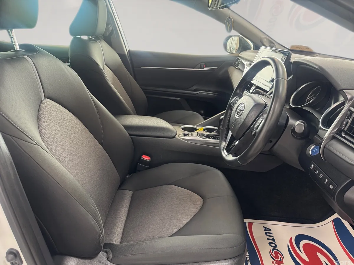 Toyota Camry Saloon, Petrol Hybrid, 2021, White