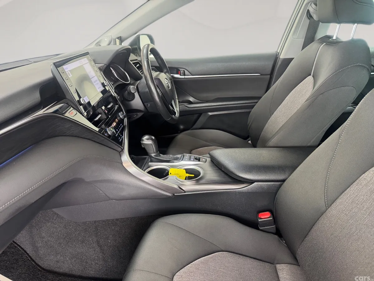 Toyota Camry Saloon, Petrol Hybrid, 2021, White