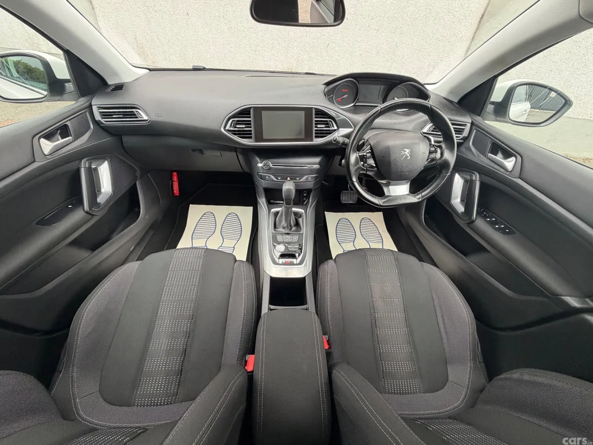 Peugeot 308 Estate, Petrol, 2017, White