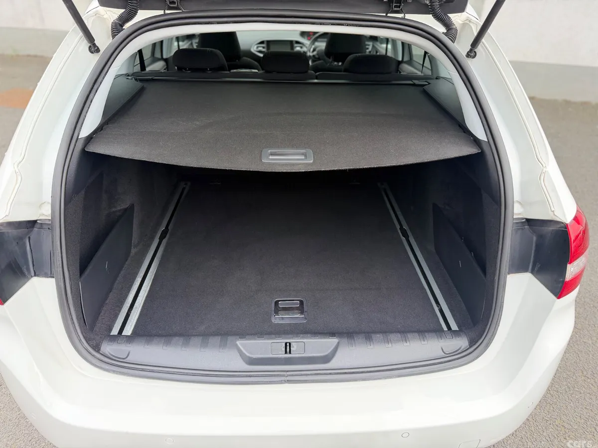 Peugeot 308 Estate, Petrol, 2017, White