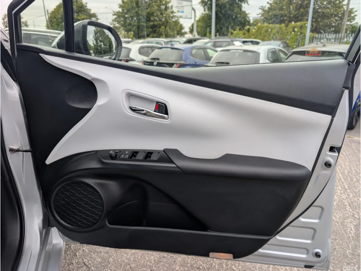 Toyota Prius Saloon, Petrol Hybrid, 2020, Silver