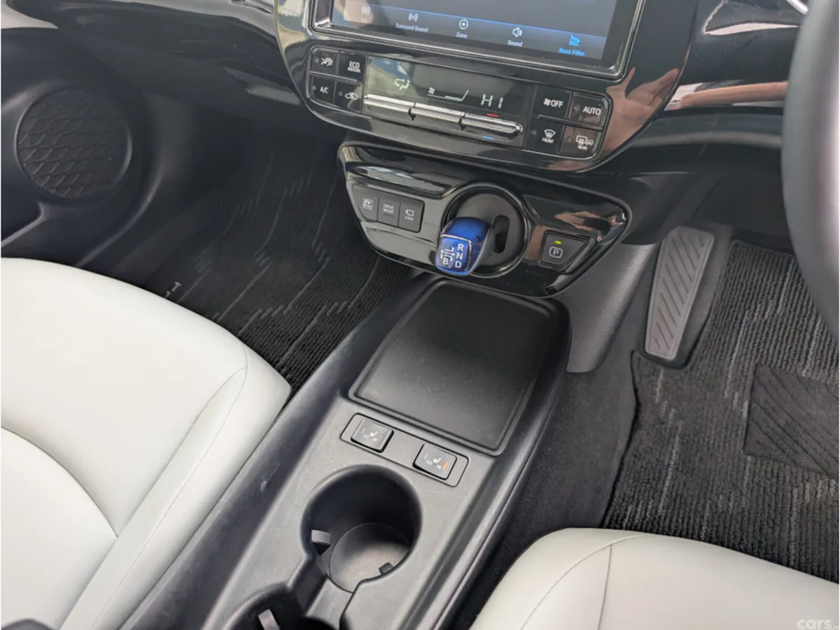 Toyota Prius Saloon, Petrol Hybrid, 2020, Silver