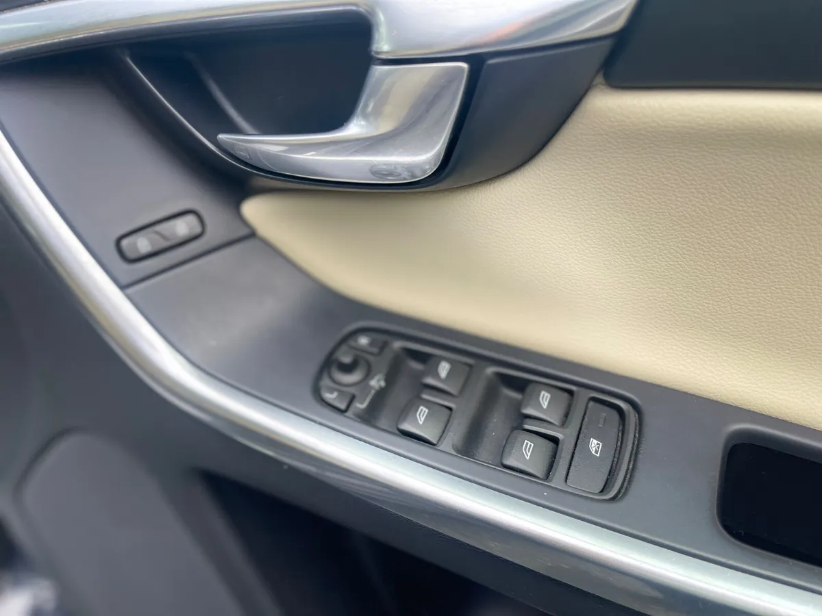 Volvo XC60 SUV, Diesel, 2017, Blue