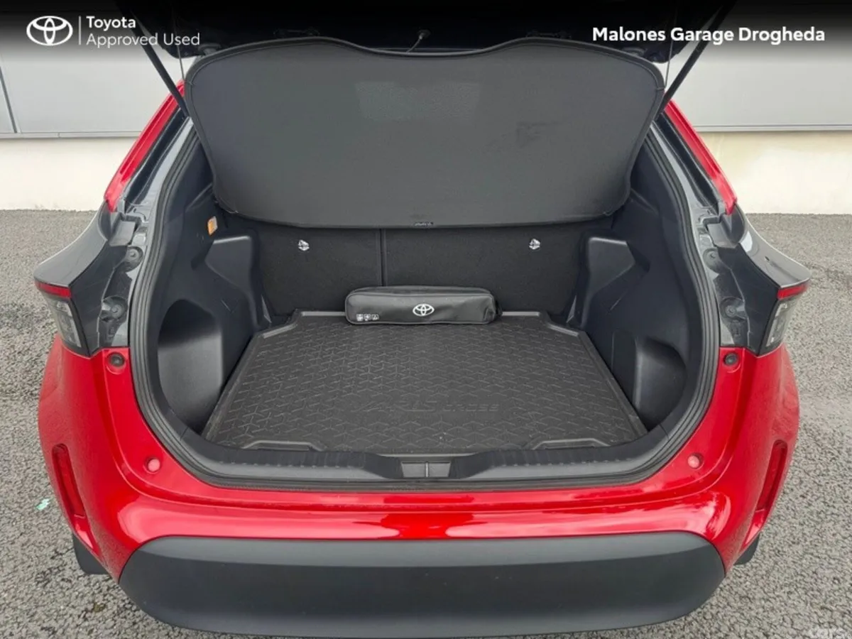 Toyota Yaris Cross Hatchback, Petrol Hybrid, 2023, Red