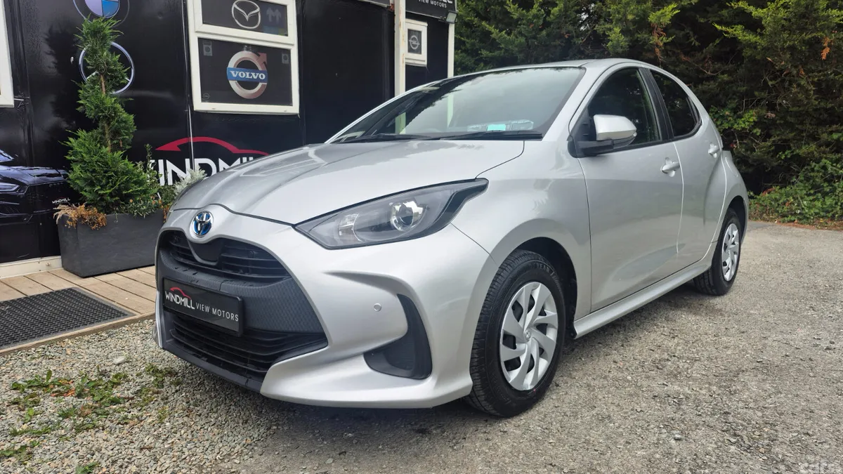Toyota Yaris Hatchback, Petrol Hybrid, 2021, Silver