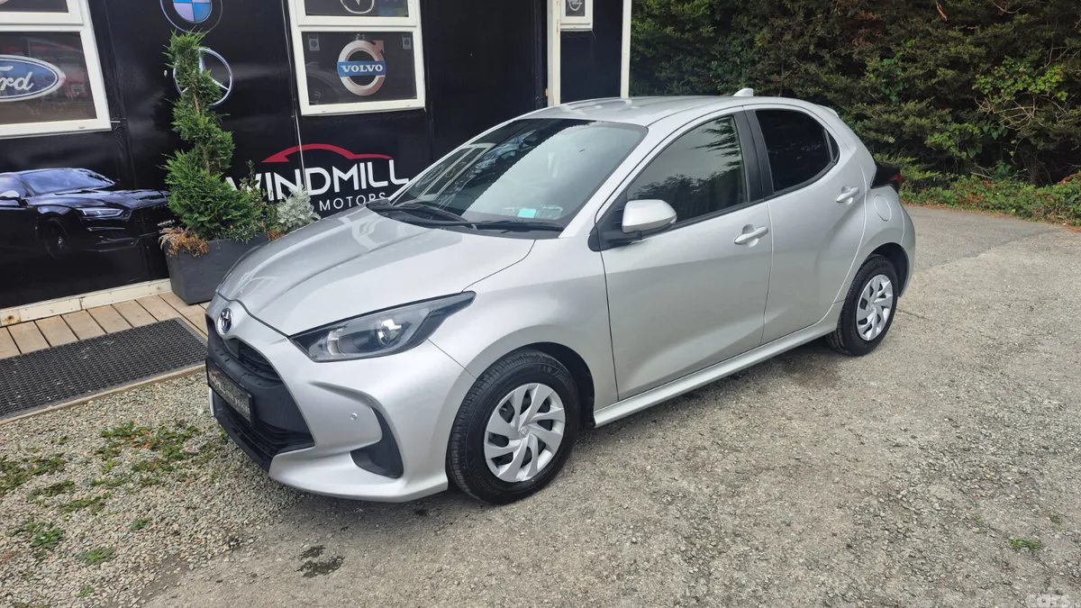 Toyota Yaris Hatchback, Petrol Hybrid, 2021, Silver