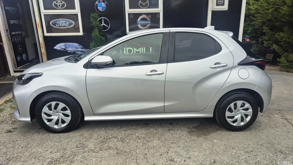 Toyota Yaris Hatchback, Petrol Hybrid, 2021, Silver