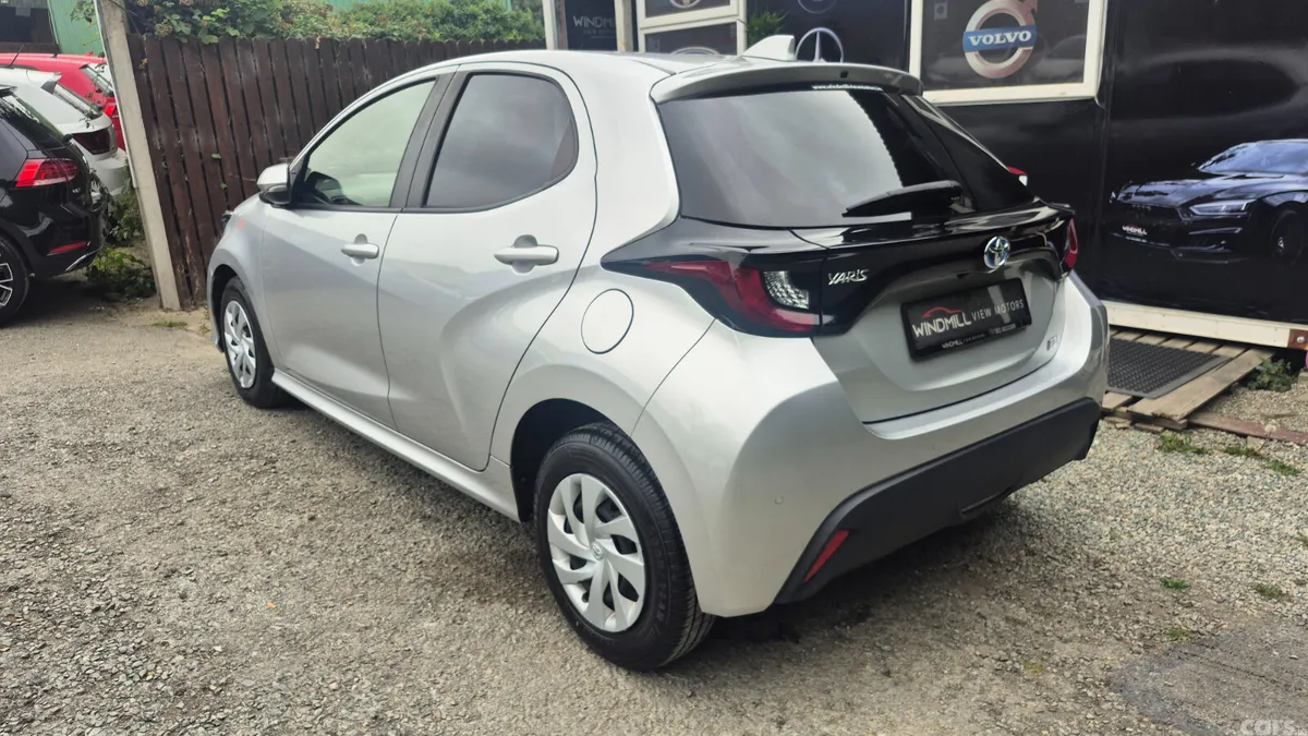 Toyota Yaris Hatchback, Petrol Hybrid, 2021, Silver