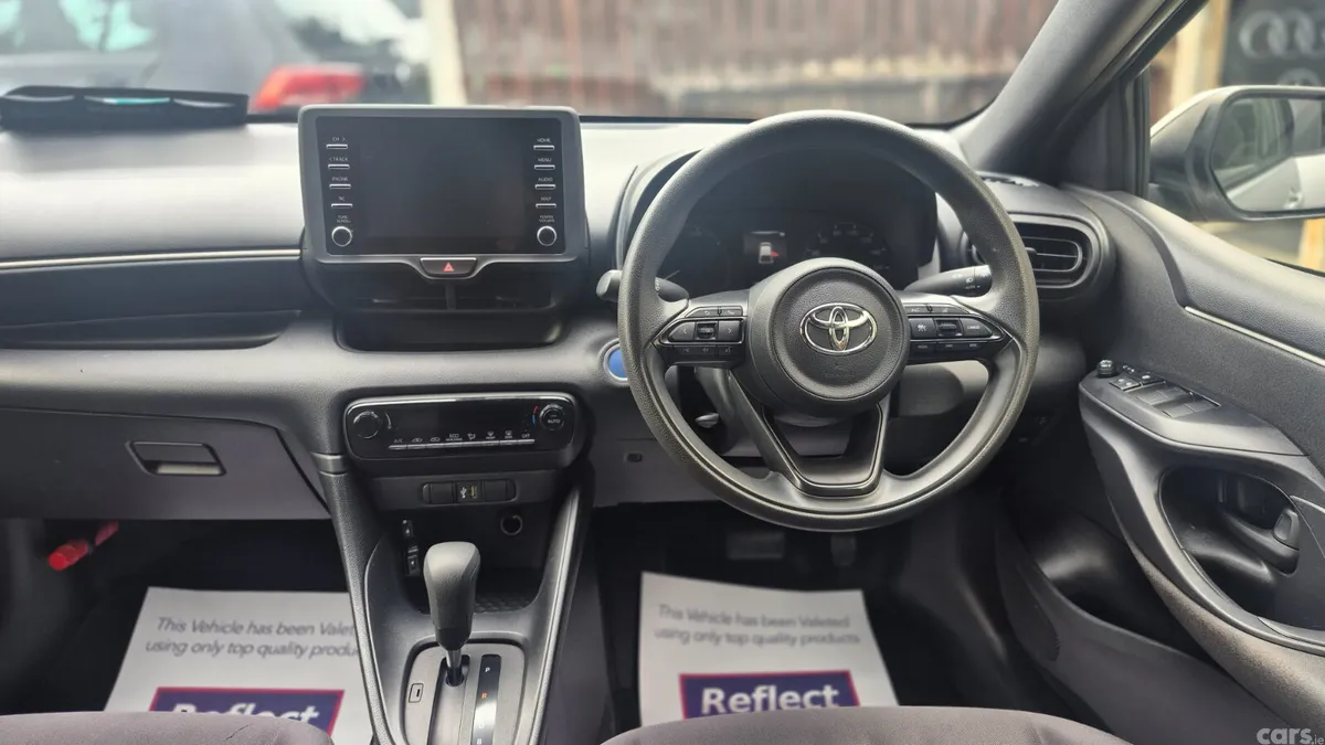 Toyota Yaris Hatchback, Petrol Hybrid, 2021, Silver