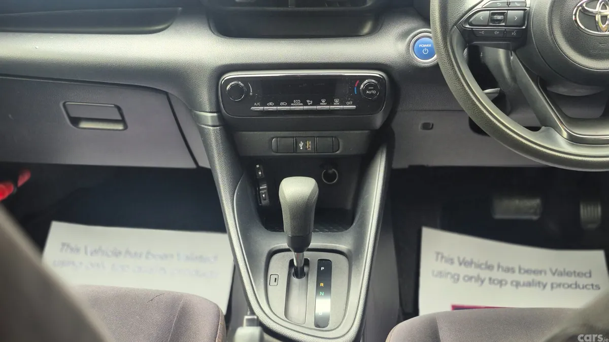 Toyota Yaris Hatchback, Petrol Hybrid, 2021, Silver
