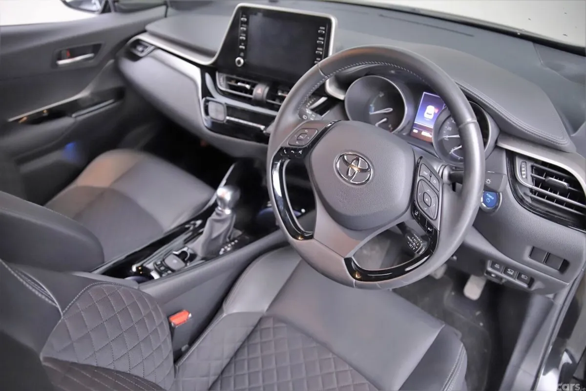 Toyota C-HR SUV, Petrol Hybrid, 2023, Silver