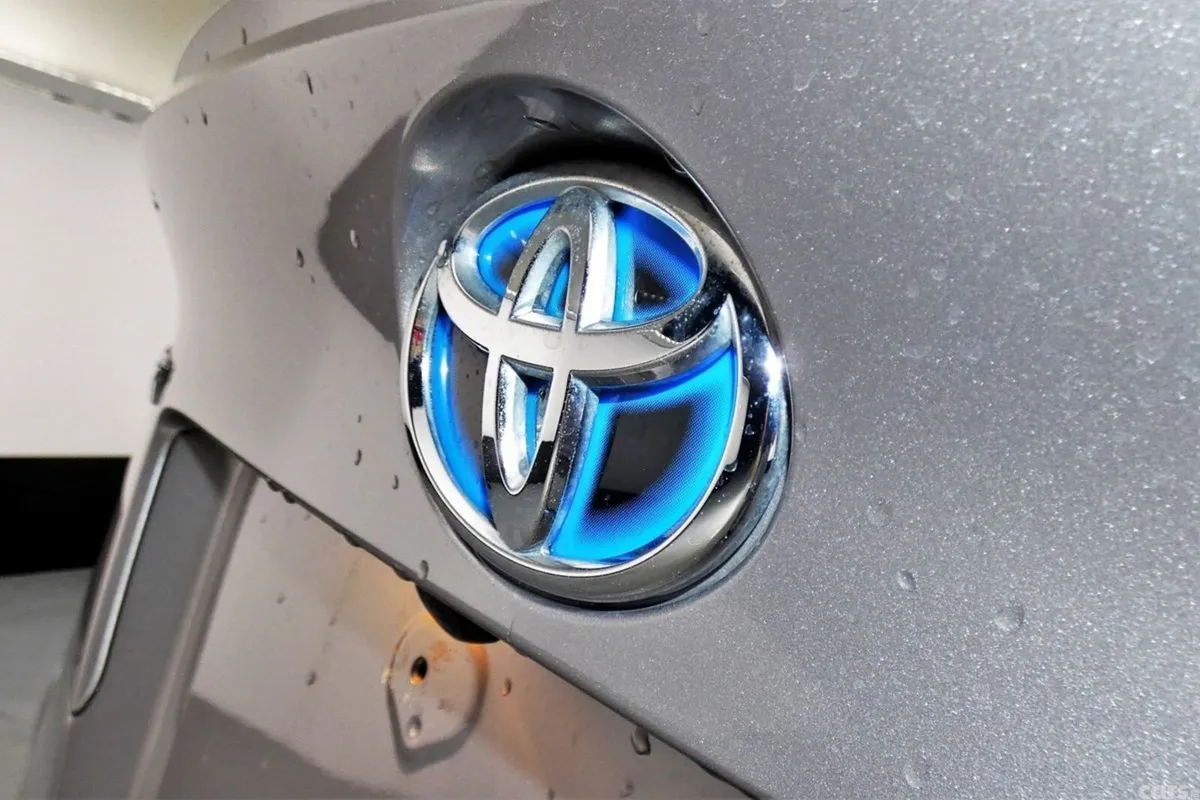 Toyota C-HR SUV, Petrol Hybrid, 2023, Silver