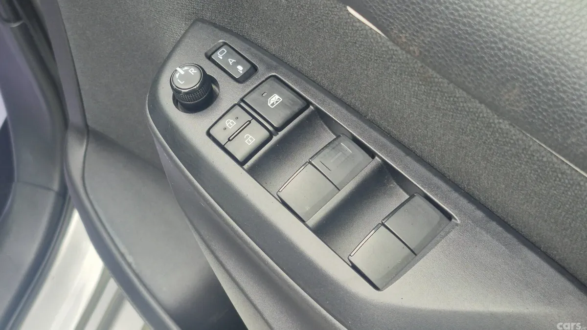 Toyota Yaris Hatchback, Petrol Hybrid, 2021, Silver