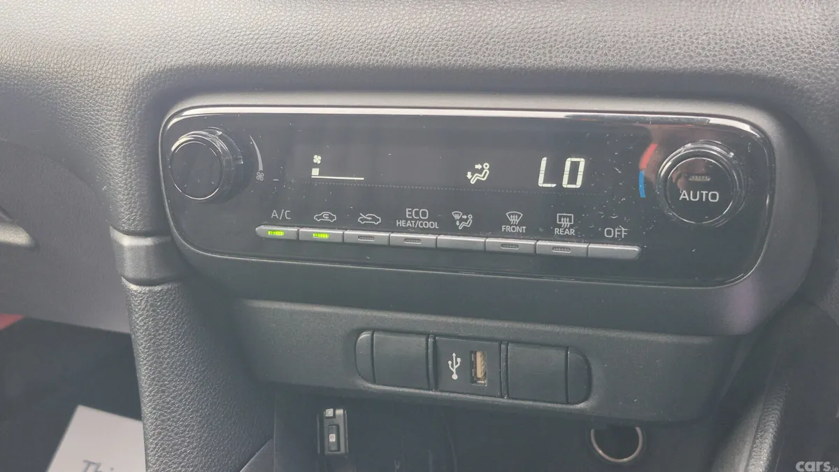 Toyota Yaris Hatchback, Petrol Hybrid, 2021, Silver